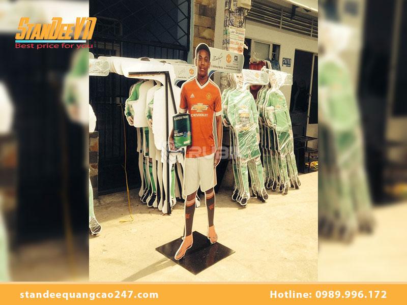 lam-standee-hinh-nguoi-2