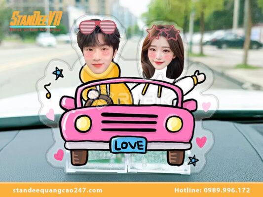 Mẫu standee lắc đầu dễ thương