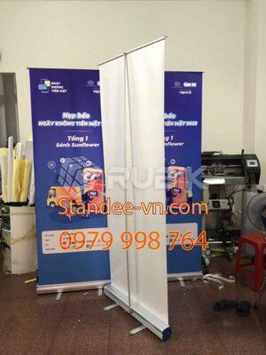 Các loại standee cuốn và cách phân biệt