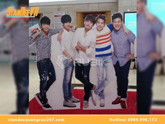 Standee hình người quảng cáo